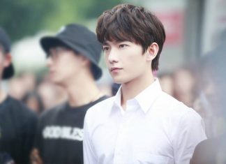 Diện sơ mi trắng để thành soái ca số 1 Vịnh Bắc Bộ