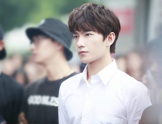 Diện sơ mi trắng để thành soái ca số 1 Vịnh Bắc Bộ