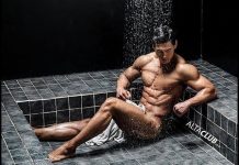 Chảy nước dãi ngắm trộm trai đẹp 6 múi tắm nude