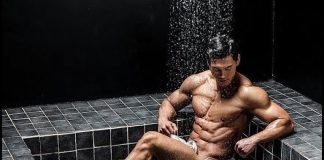 Chảy nước dãi ngắm trộm trai đẹp 6 múi tắm nude