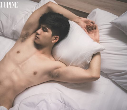 Trai đẹp suýt bị mù sau khi lên đỉnh