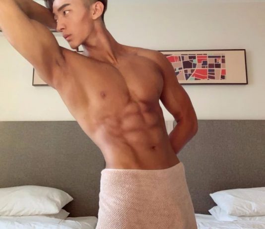 Bánh bèo sờ mó trai gym sexy trên truyền hình