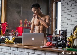 “Nổ mắt” vì trai đẹp nude trong siêu thị