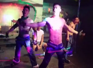 Tan chảy vì lạc vào động trai nhảy