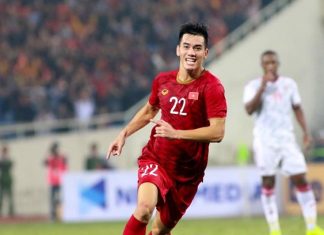 Những màn gợi cảm của Nguyễn Tiến Linh trên sân cỏ