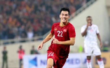 Những màn gợi cảm của Nguyễn Tiến Linh trên sân cỏ