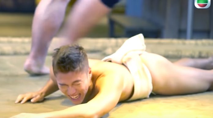 Trai đẹp cởi quần thử đấu Sumo