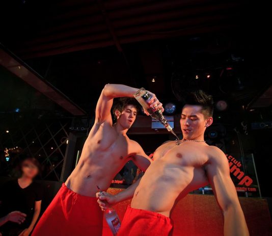 Ngắm trai đẹp cực phẩm Hàn Quốc vật nhau