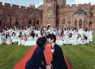 12 năm tình yêu của cặp đôi gay nổi tiếng châu Á