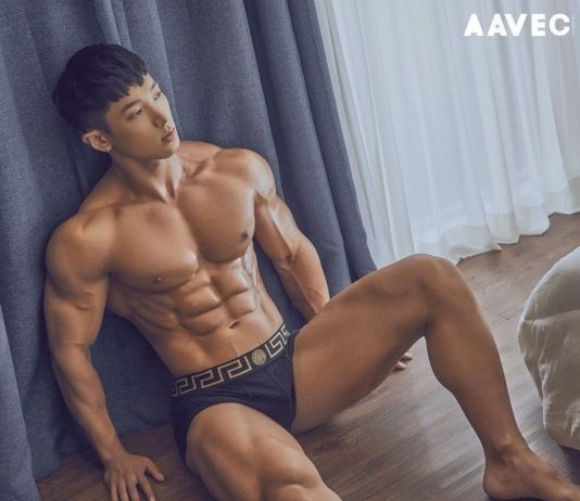 Trai đẹp 6 múi Jeremy Hyun