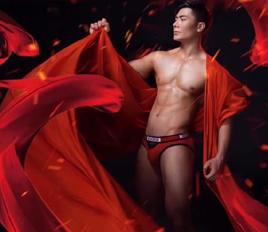 Trương Thái Học khoe cơ thể nam tính căng tràn