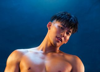 Trai đẹp sịp đen “đọ hàng” soái ca sịp trắng