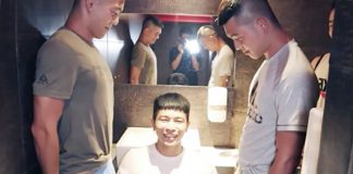 Cặp song sinh đồng tính cute khoe hàng khủng