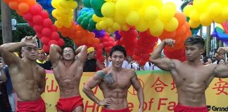 Trai đẹp bể bóng tơi bời