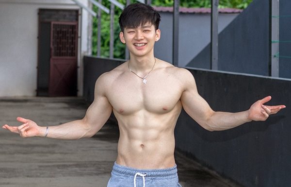 Vẻ ngoài non tơ mơn mởn của trai đẹp Edward Candra