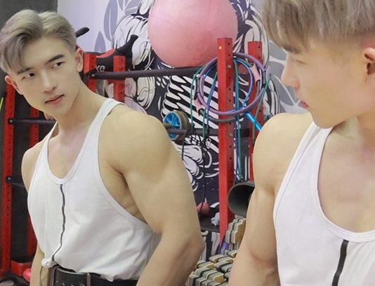 Trai gym Trung Quốc trắng sáng đẹp trai khiến chị em xao xuyến