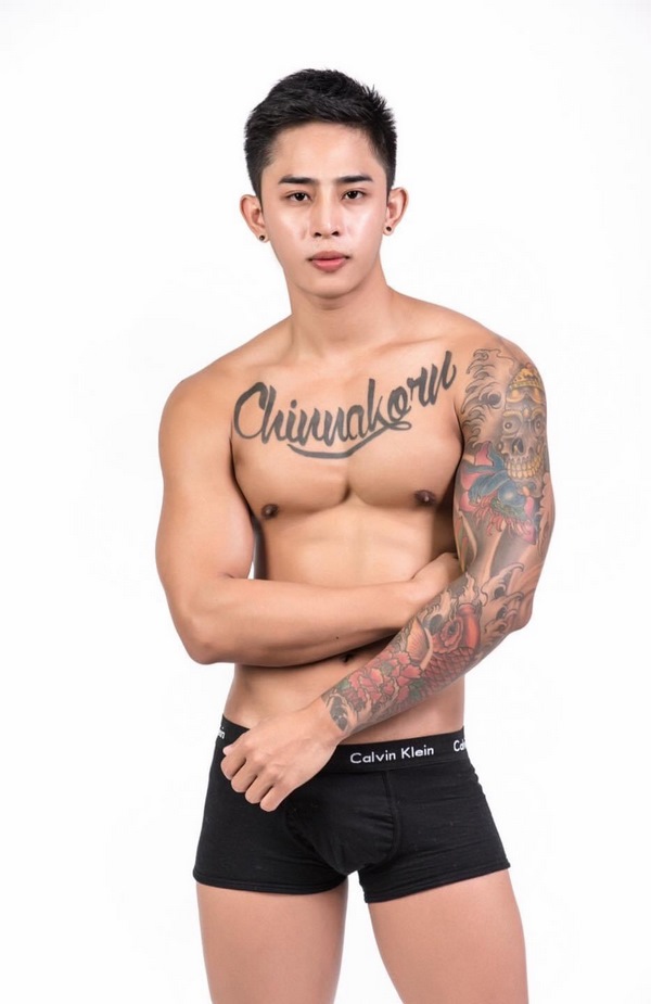 Bank Chinakorn ? Hot boy xăm trổ mặt trẻ trâu nổi tiếng Thái Lan