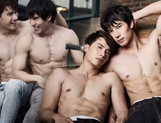 Các chàng công chơi nhau kiểu gì?