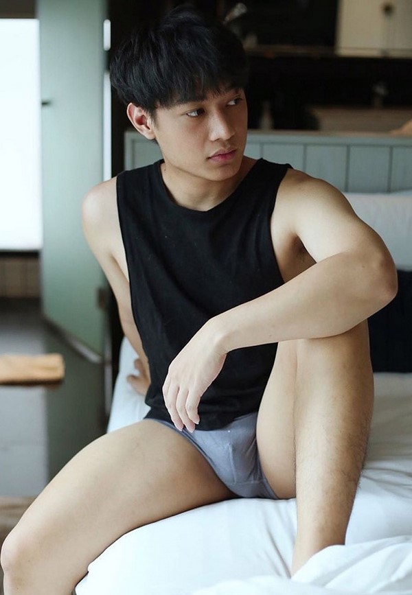 Ấn tượng với diễn viên sex gay Thái Lan mặt trẻ thơ đối lập...