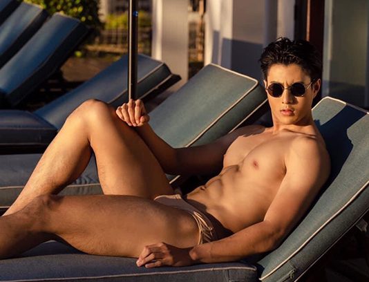 Loạt ảnh body 6 múi của Nam vương 19 tuổi người Thái Lan