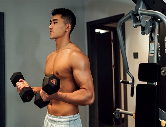 Thủ dâm trước khi tập gym có ảnh hưởng đến cơ bắp?
